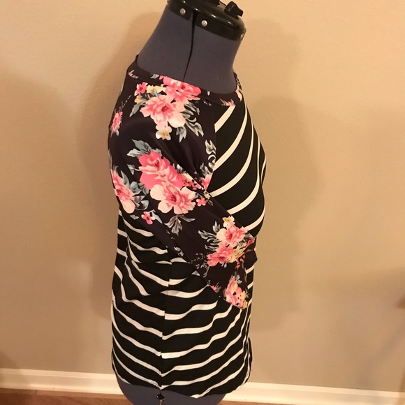 Scoop neck 3/4 sleeve tee. - Picture 3 of 5